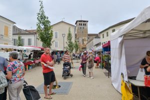 Marché traditionnel et fermier en musique