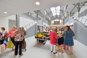 Marché traditionnel et fermier en musique