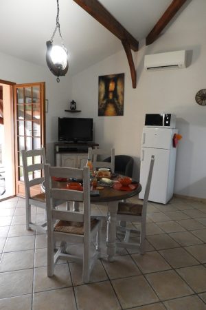 Gîte Dizart avec terrasse, chambre indépendante, climatisation