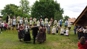 Journée traditionnades par le groupe folklorique Lous Esquirous